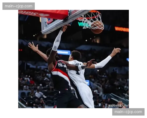 文班亚马5帽护框威慑力十足 马刺防守体系以其为最后屏障